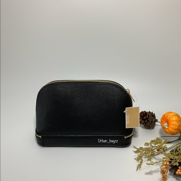 Michael Kors Giftables Large Travel Pouch - Picture 3 of 8